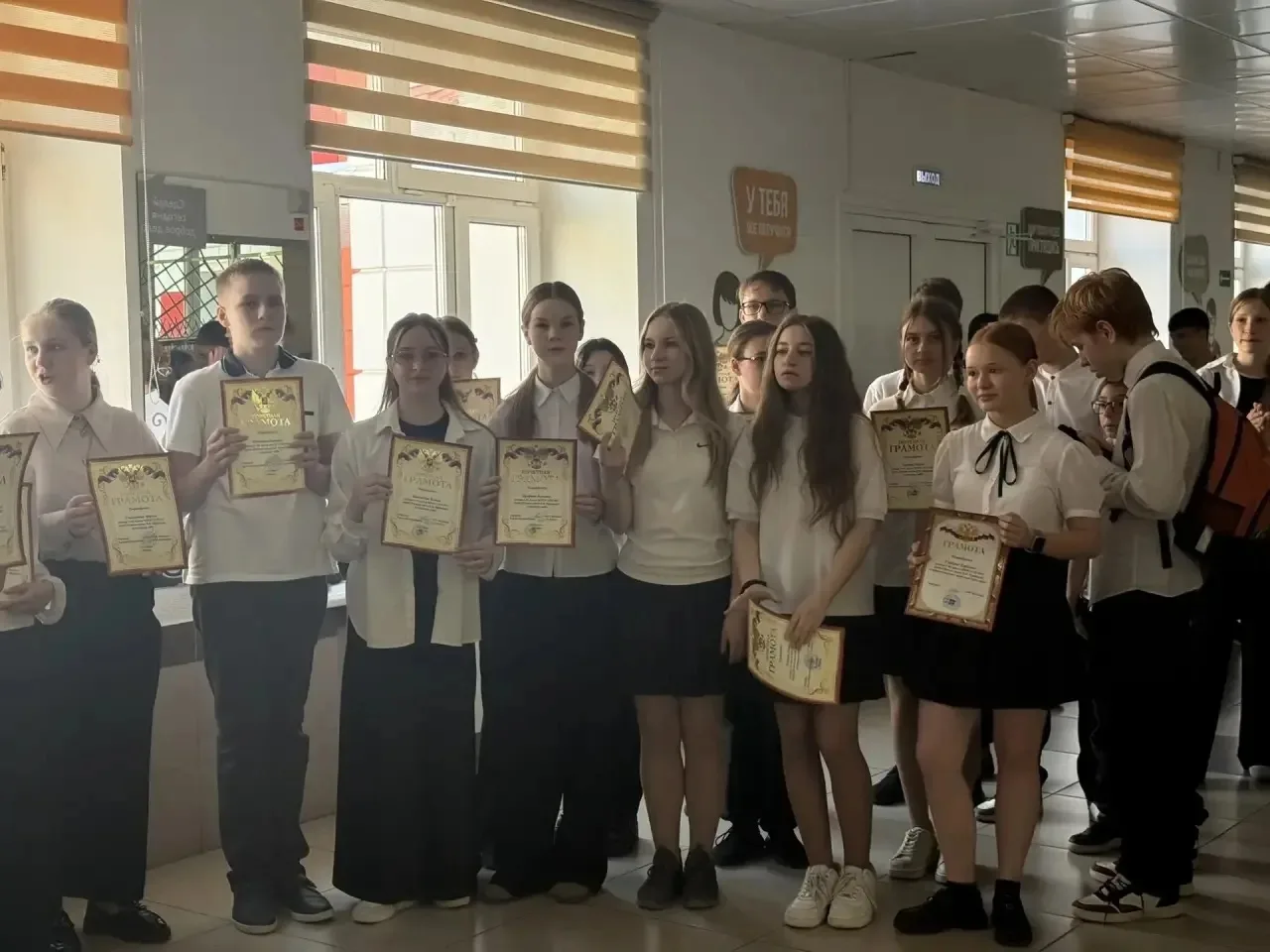 Торжественные линейки по окончанию учебного года 👏

В последний учебный день в школе прошли торжест