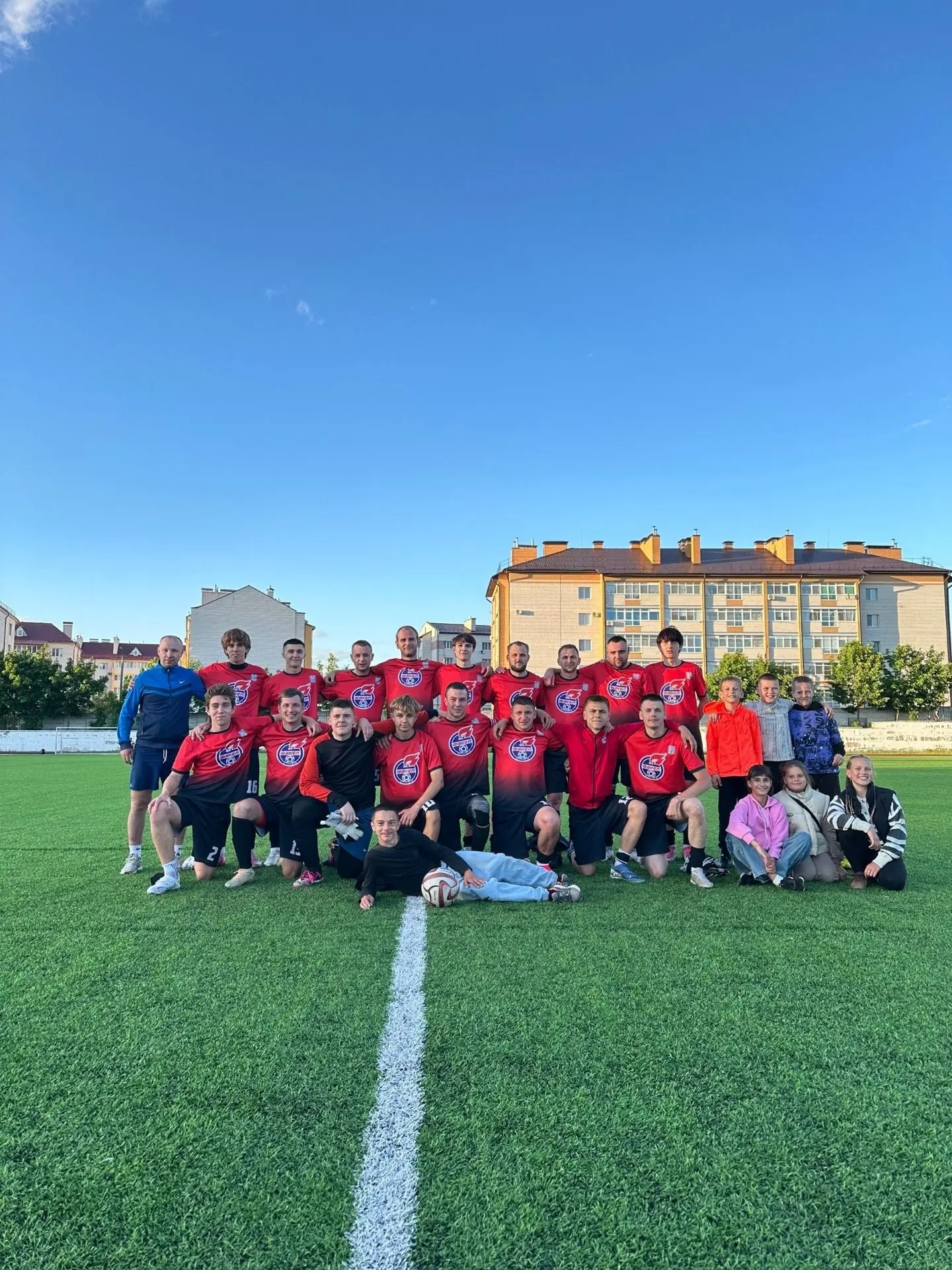 ⚽Футбольная команда "Факел" Клинцовского района завершила свой игровой сезон.