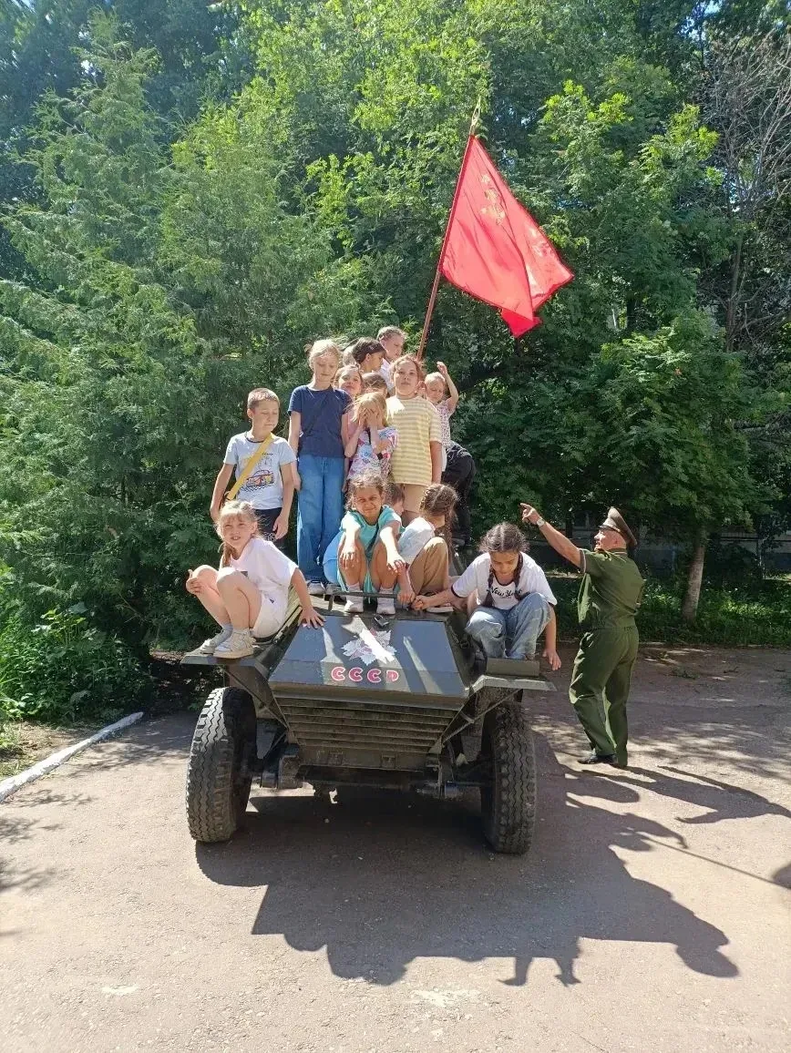 12 июня — День России🇷🇺

Познакомимся с праздником поближе: 👩🏼‍🏫
День России — праздник свободы