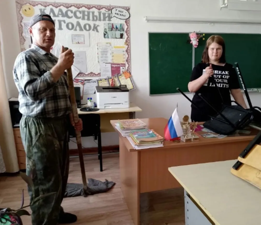 Акция «Папа в деле» — на страже чистоты и порядка! 🛠️🏫

В рамках Всероссийской акции «Папа в деле»