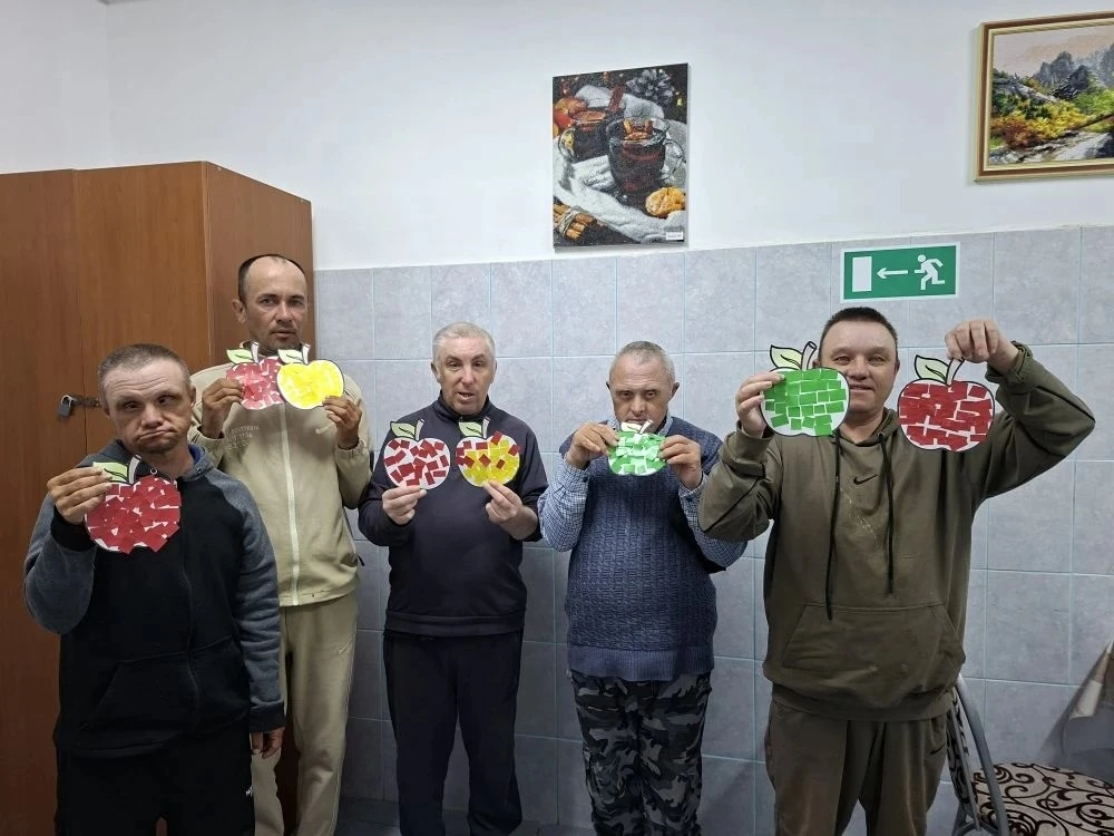 Кружок "Бумажные фантазии". Аппликация "Яблочный сад "