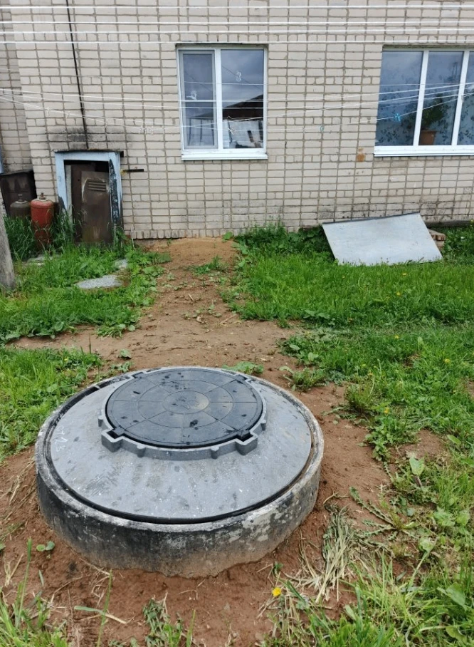 🏢 Хорошие новости из села Красное!

Завершили капитальный ремонт системы водоотведения на улице Кра