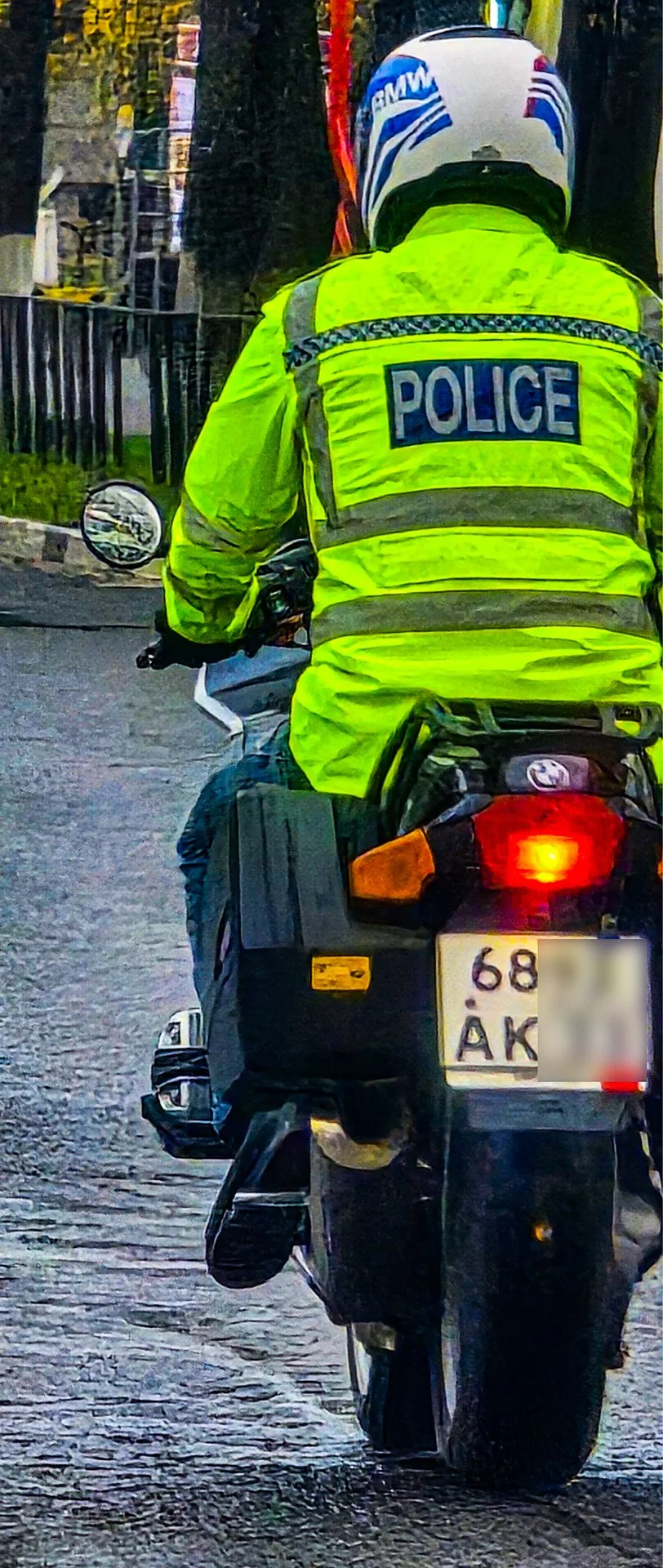 🚔 Сентябрь на исходе, за окном дикий холод и дожди, а мотобат ДПС в своей салатовой эк...