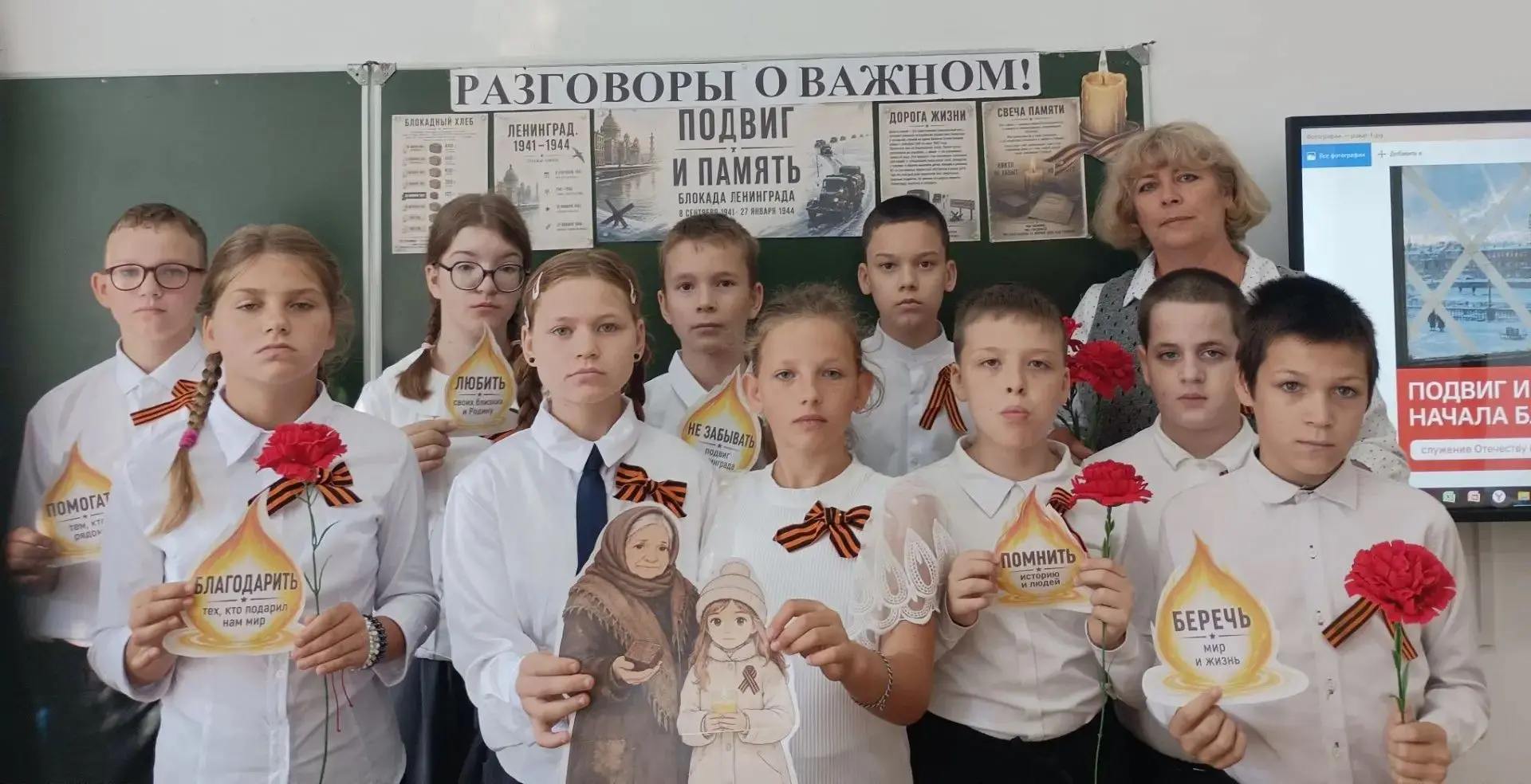 Учебная неделя в  нашей школе  началась с  линейки и поднятия Государственного флага. А...