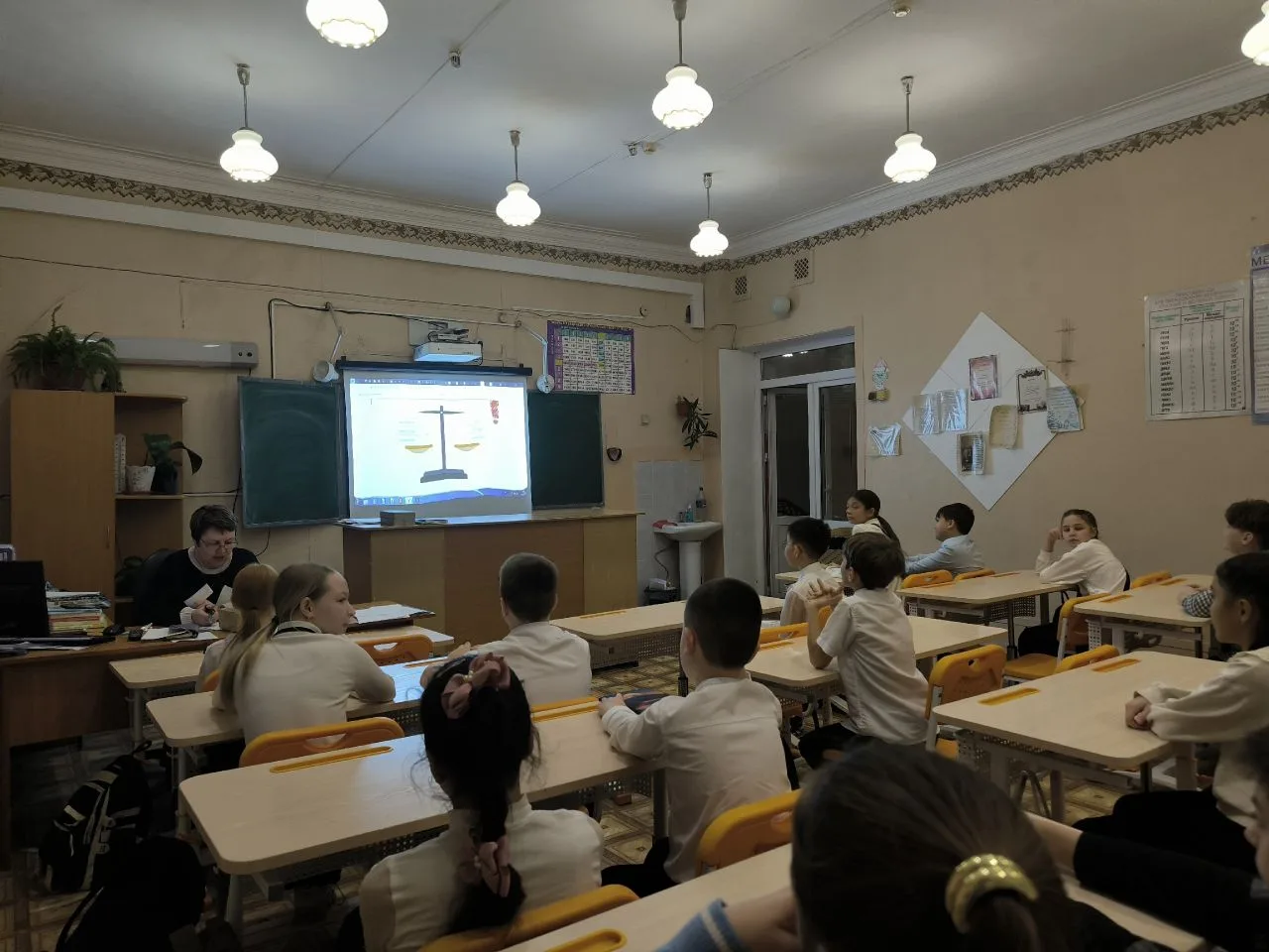 15 декабря в рамках проекта «Разговоры о важном» состоялось тематическое занятие «Закон и справедлив