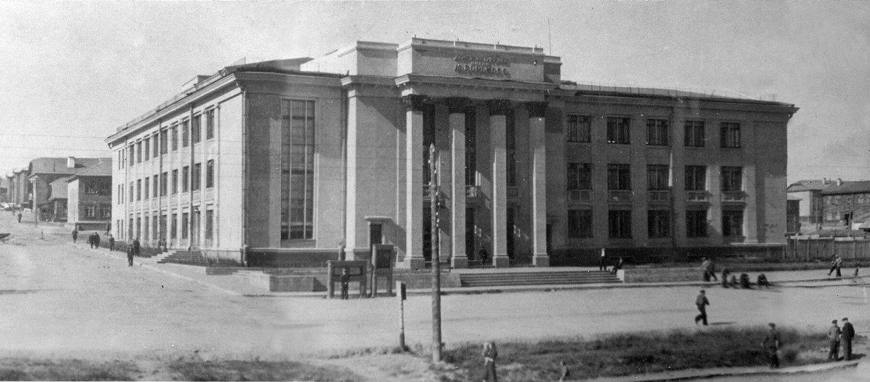 Первые гастроли магаданского театра им. Горького завершились в августе 1938 года

Артисты выступали 