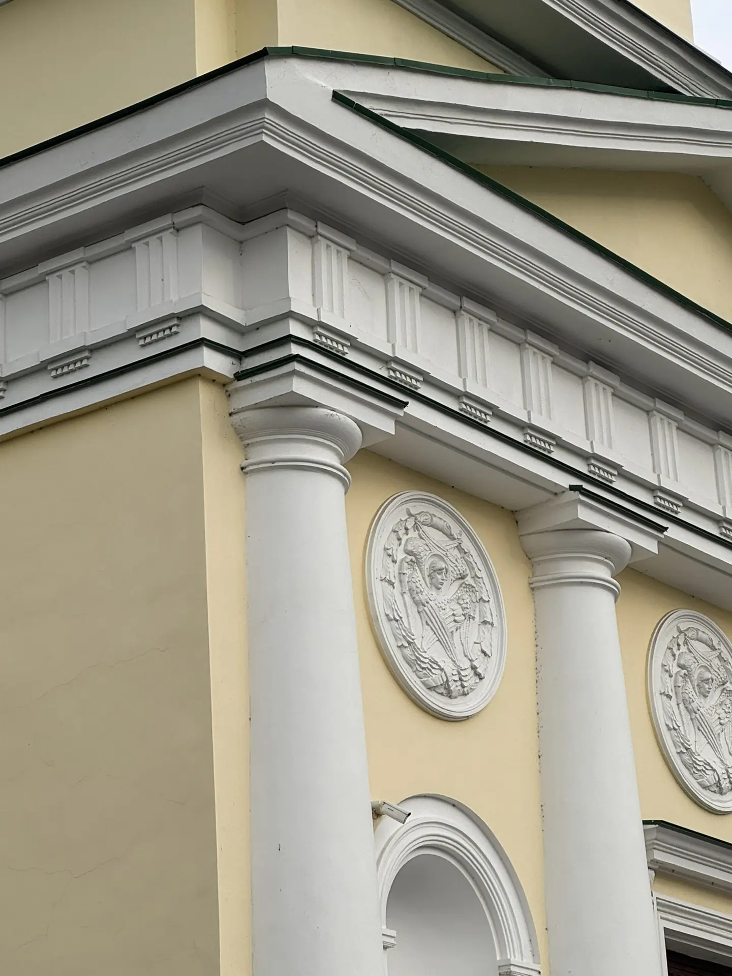 👏 Вы оказались правы - на изображении Свято-Никольский собор