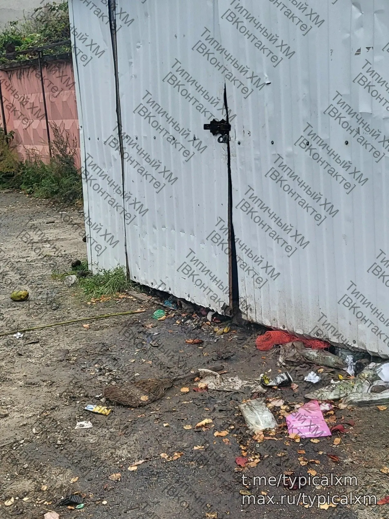 Мусорные баки возле "Магнита" источают зловоние 🗑️