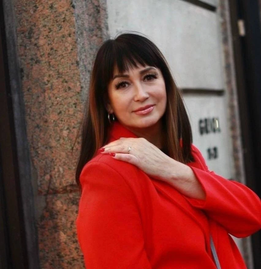 Привет ❤️

Рада приветствовать вас в пространстве, где перемены начинаются не с мотивации, а с перео