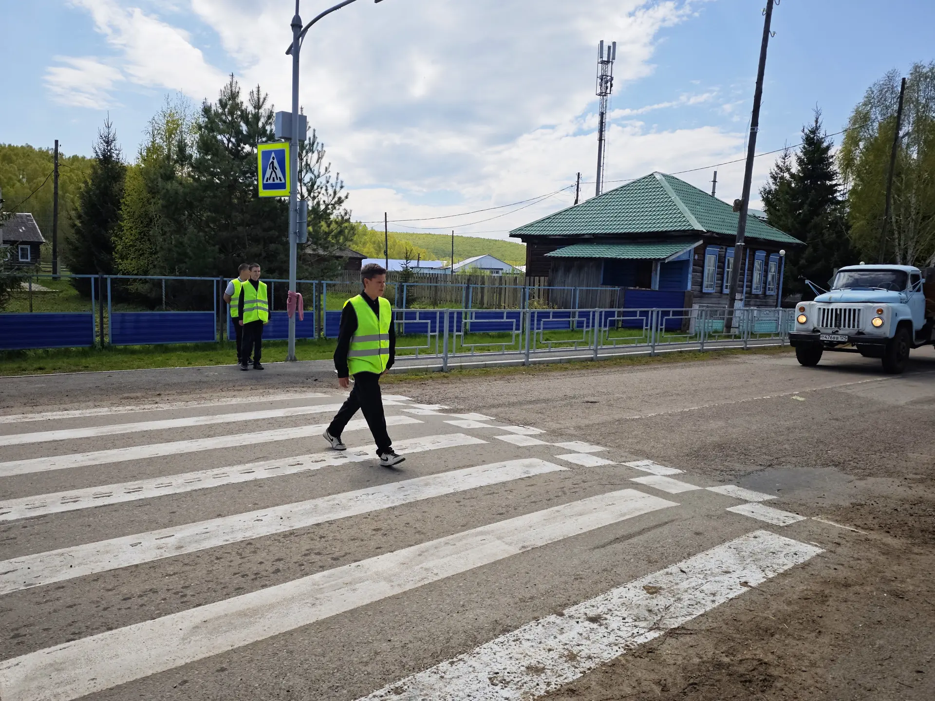 В Идринско-Краснотуранском округе сотрудники Госавтоинспекции обучают юных пешеходов  В рамках «Дека