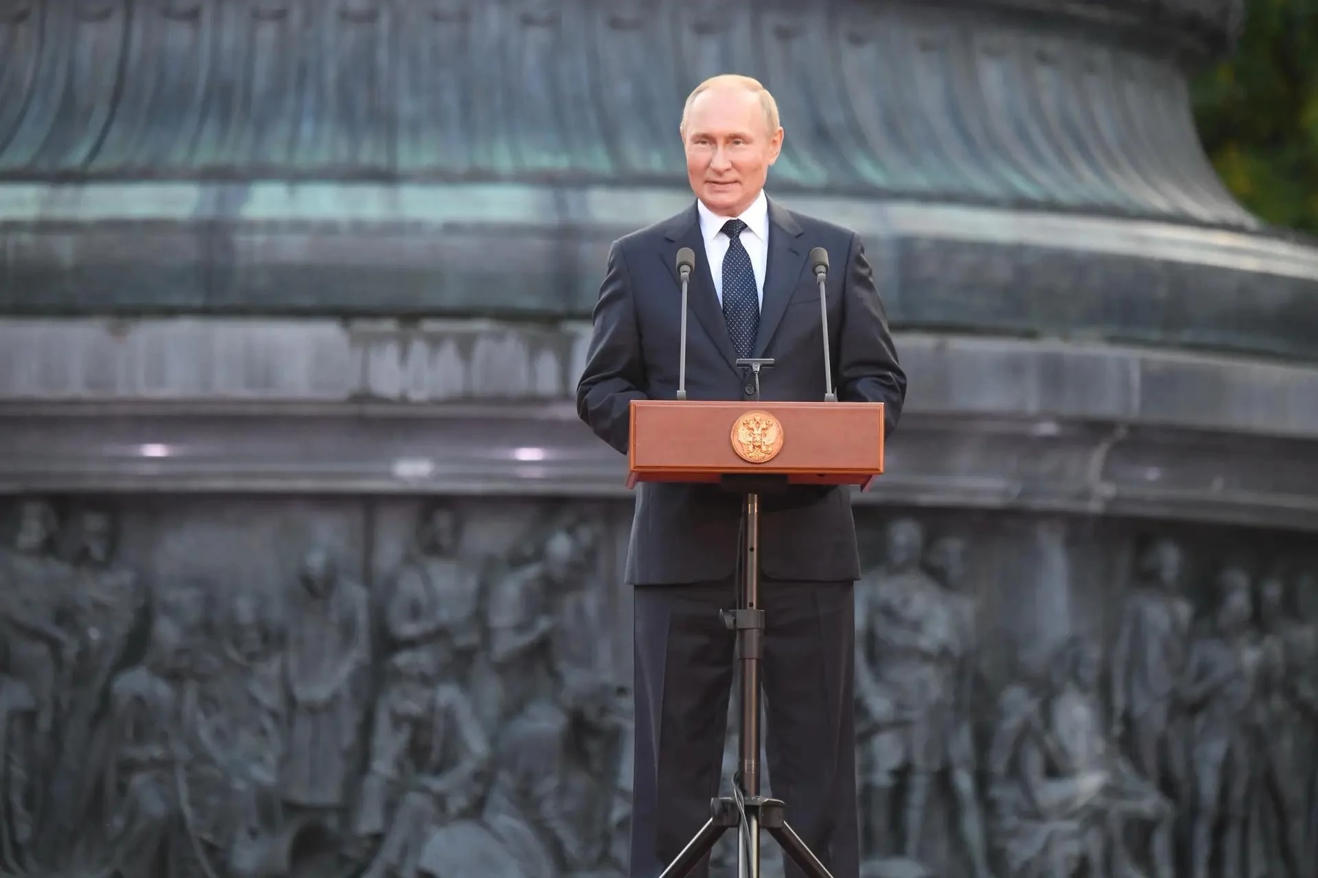 Сегодня день рождения у лидера нашей страны — Президента Владимира Владимировича Путина.