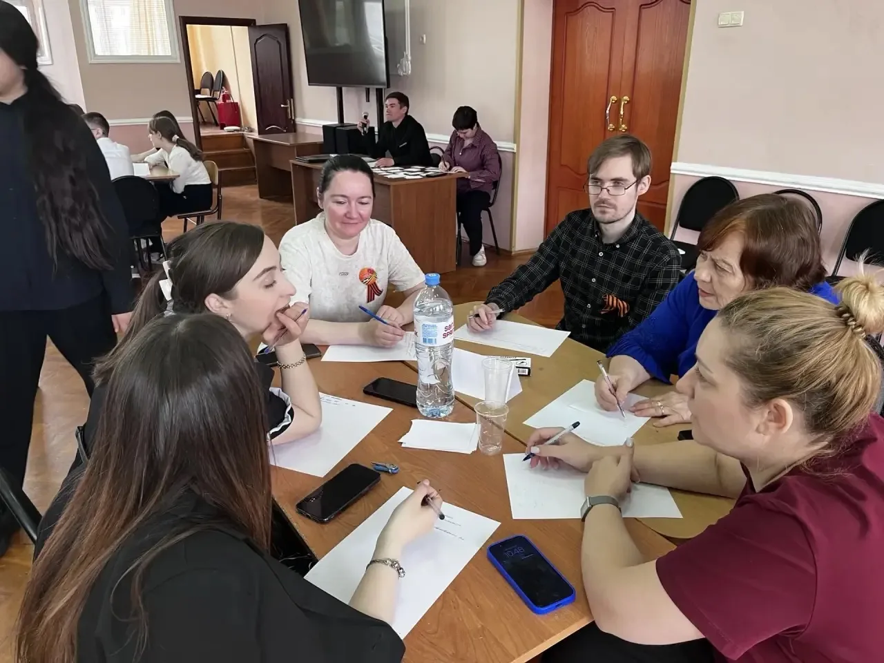 Интеллектуальный БАТТЛ Памяти: «Что? Где? Когда?» объединил поколения! 🧠⭐  8 Мая, в канун великого п
