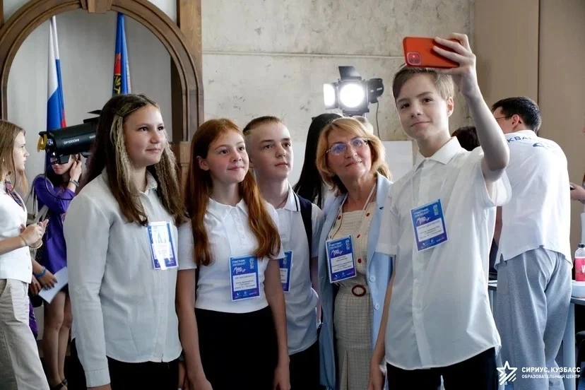⚡️МЕДИАПУЛЬС - НАШИ ПЕРВЫЕ ШАГИ
Юнкоры школьного медиацентра Артем Здоровенко, Тимофей Булгаков, Ева