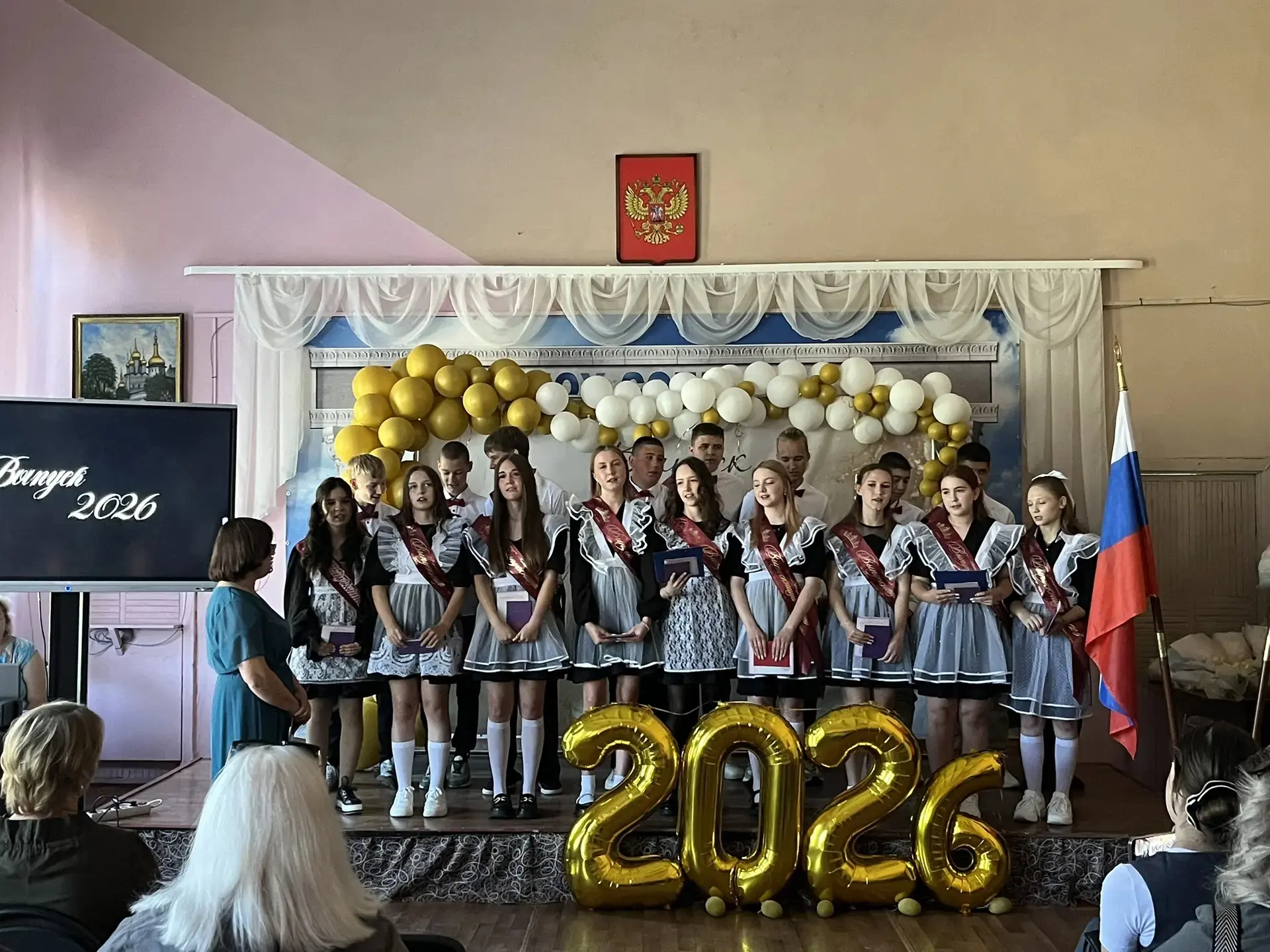 Школа вновь выпускает в большую жизнь своих питомцев! Удачи вам, ребята! Достижения всех своих целей