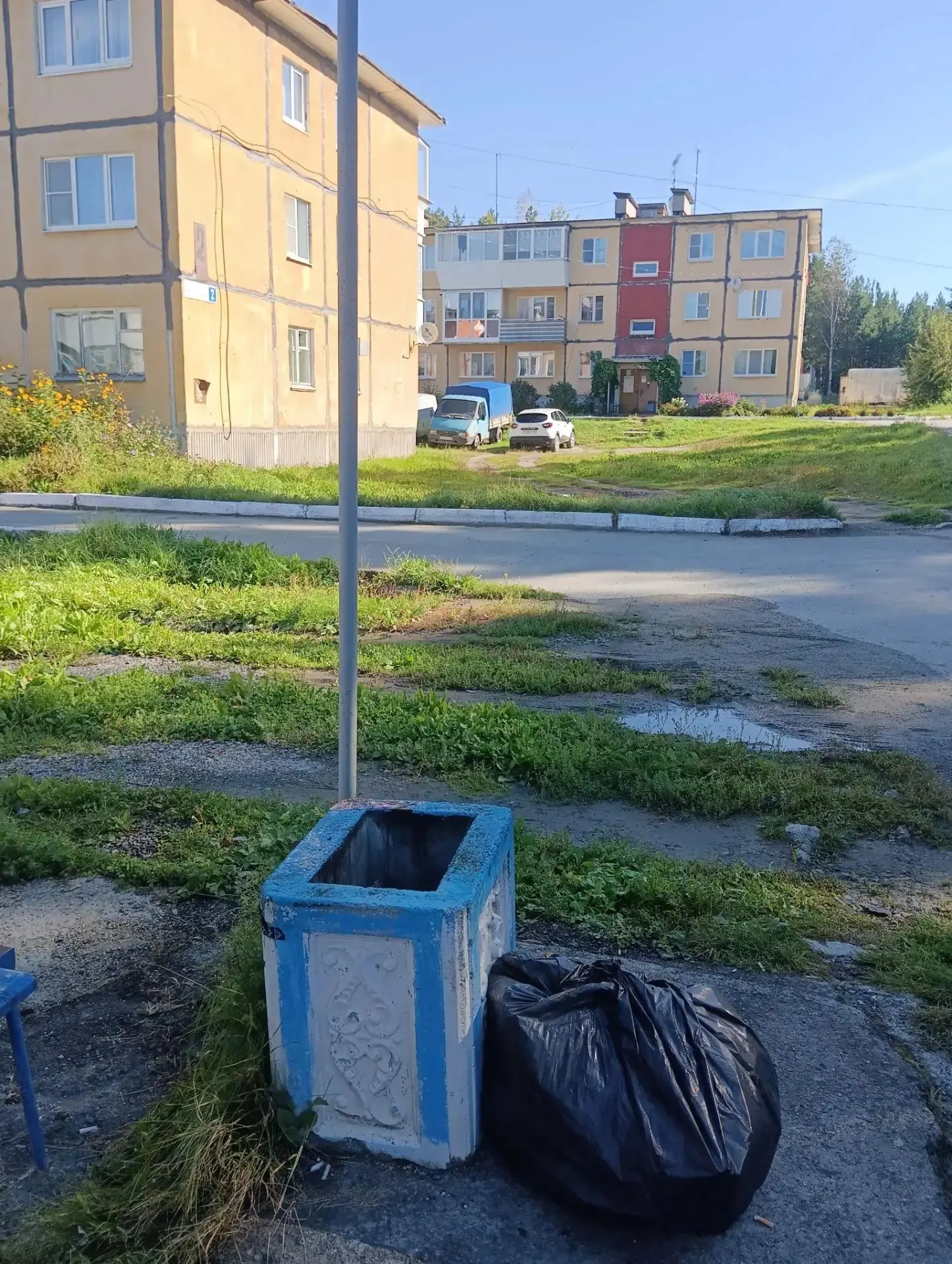 За прошедшие дни силами рабочего по благоустройству поселка Старопышминск выполнялись с...