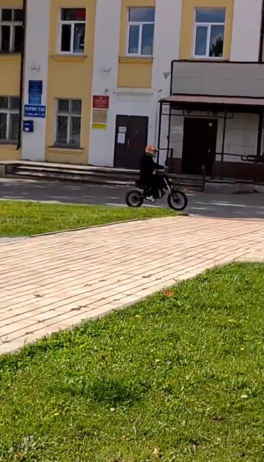 🤔Ищет тренировочную базу.