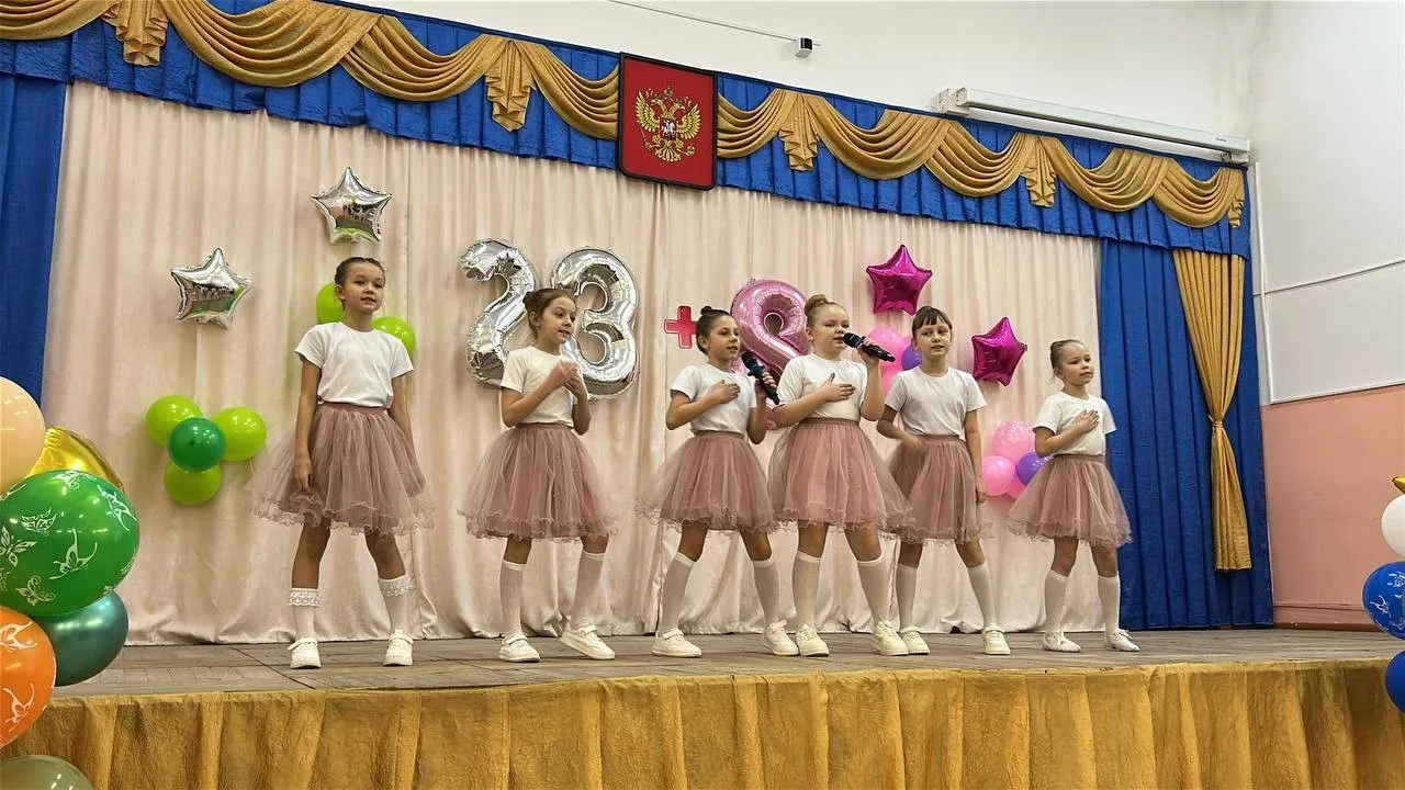 💪💐Праздничный концерт «23+ 8»  🗓 В нашей школе прошло мероприятие, посвященное сразу двум праздникам