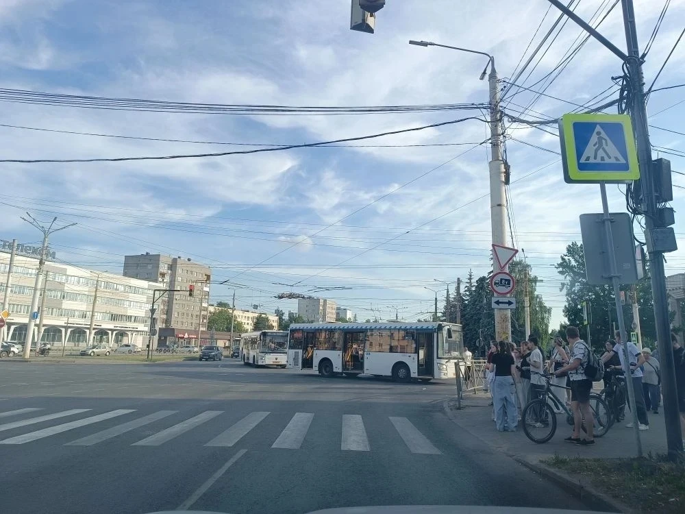 Авария с автобусом на Подлипаева