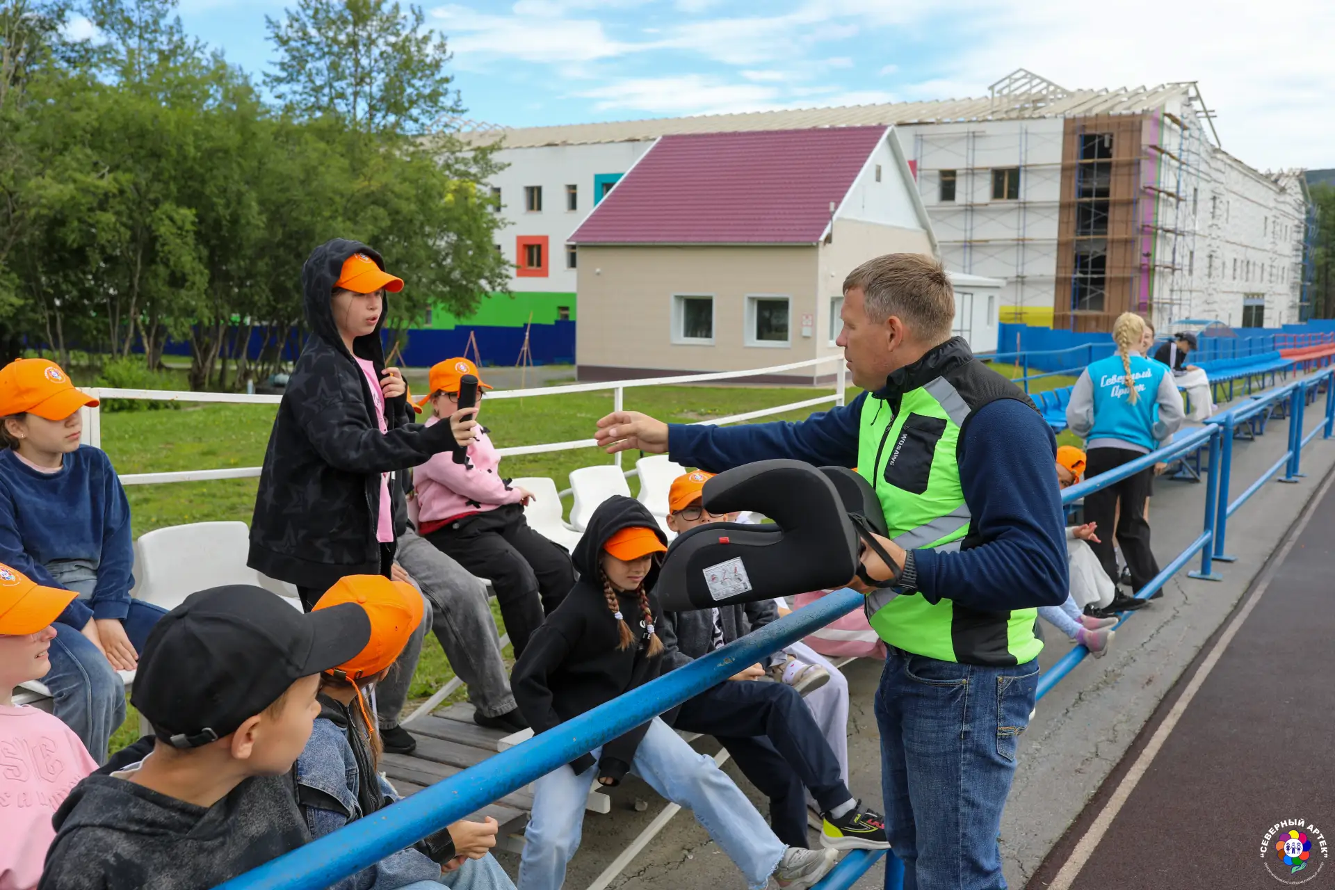🚦Педагог магаданской «Лаборатории безопасности» Клепцов Владислав провел практические ...