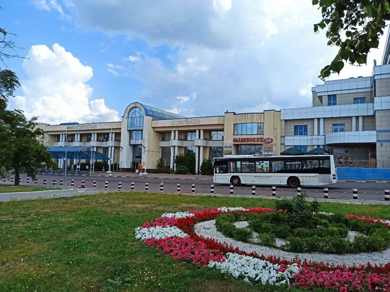В связи с предстоящим празднованием Дня России в пресс-службе Министерства транспорта и дорожной инф