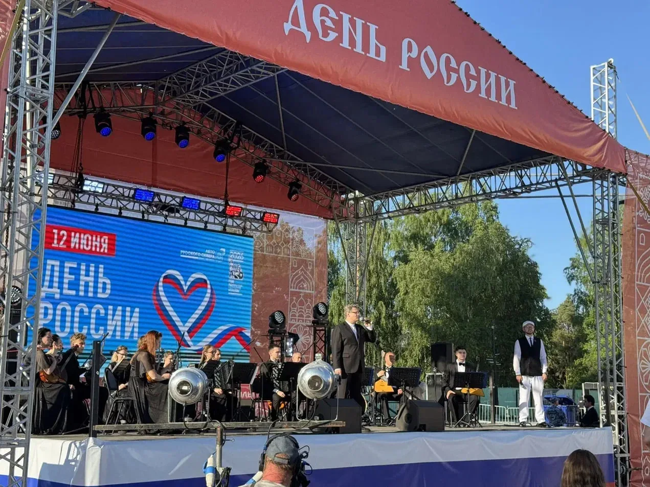 🇷🇺 Тысячи вологжан встретили День России вместе с ансамблем «Россия»
 
Мероприятие состоялось 12 и