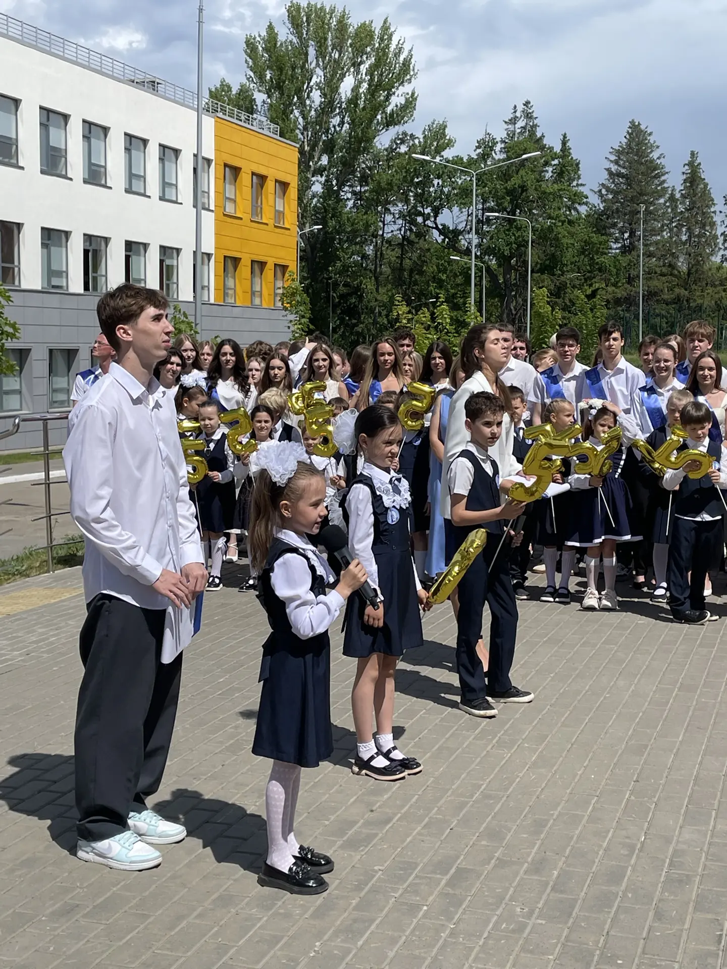 📣 Сегодня, 26 мая, торжественно прозвенел последний звонок для обучающихся 9-х и 11-классов!   Это в