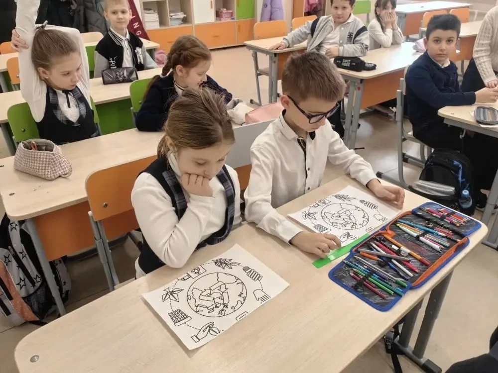 Для обучающихся 2 "В" класса МАОУ  "Школа № 10" прошел увлекательный экологический урок-игра, посвящ