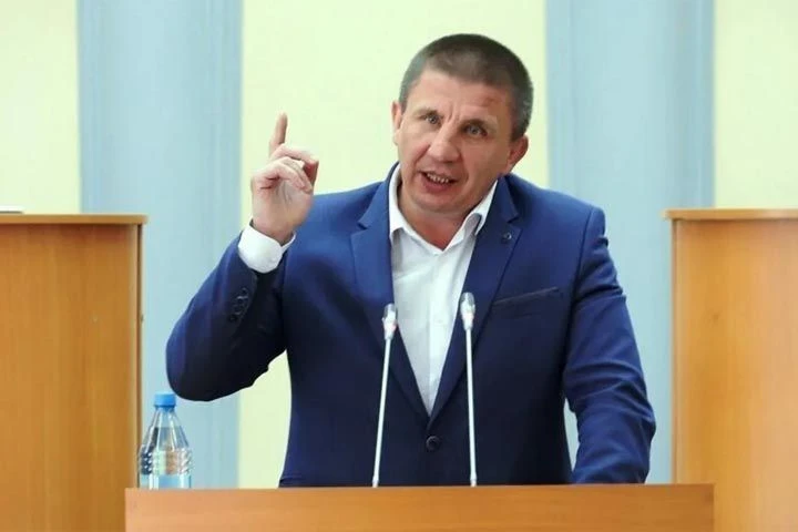МНОГО ЛЕТ ЭТОТ ЧЕЛОВЕК С НАРОДОМ И ДЛЯ НАРОДА Олег Иванов - много лет настоящий, яркий, народный, ак