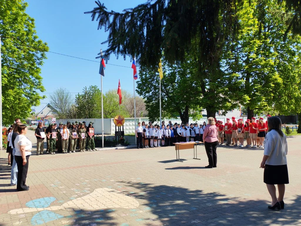 🎖️В преддверии 9⃣мая в нашей школе прошёл «Бессмертный полк»       ✅В этом году мы вновь объединилис