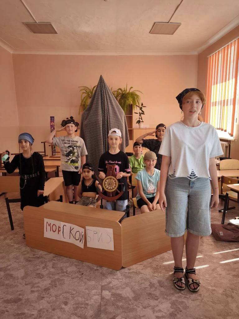 Сегодня утром в нашем лагере прошёл конкурс «Бухта кораблей». Все отряды представили свои корабли, к