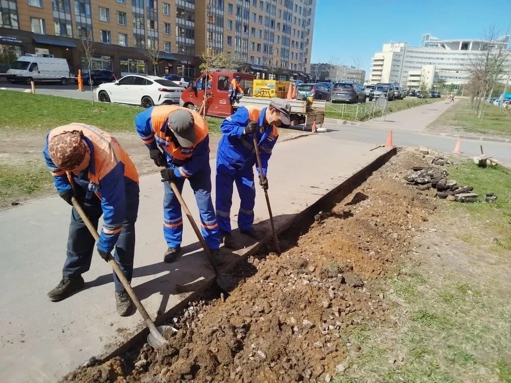 Продолжаем хронику наших ремонтов. Пока одни бригады укладывают асфальт, другие занимаю...