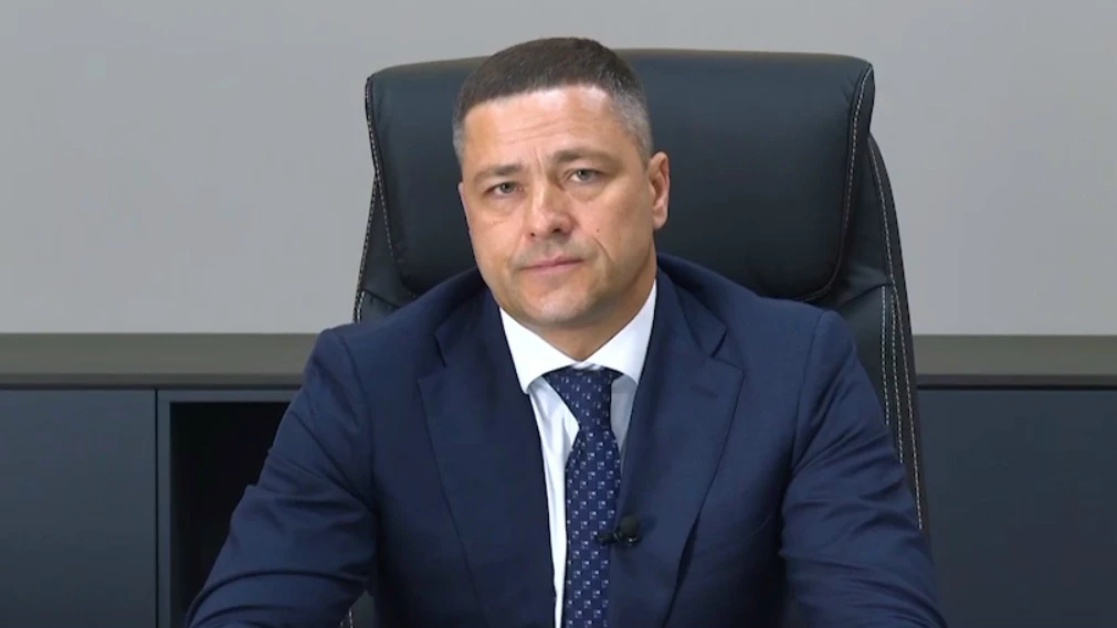 Губернатор Михаил Ведерников прокомментировал очереди, вновь возникшие на псковских зап...