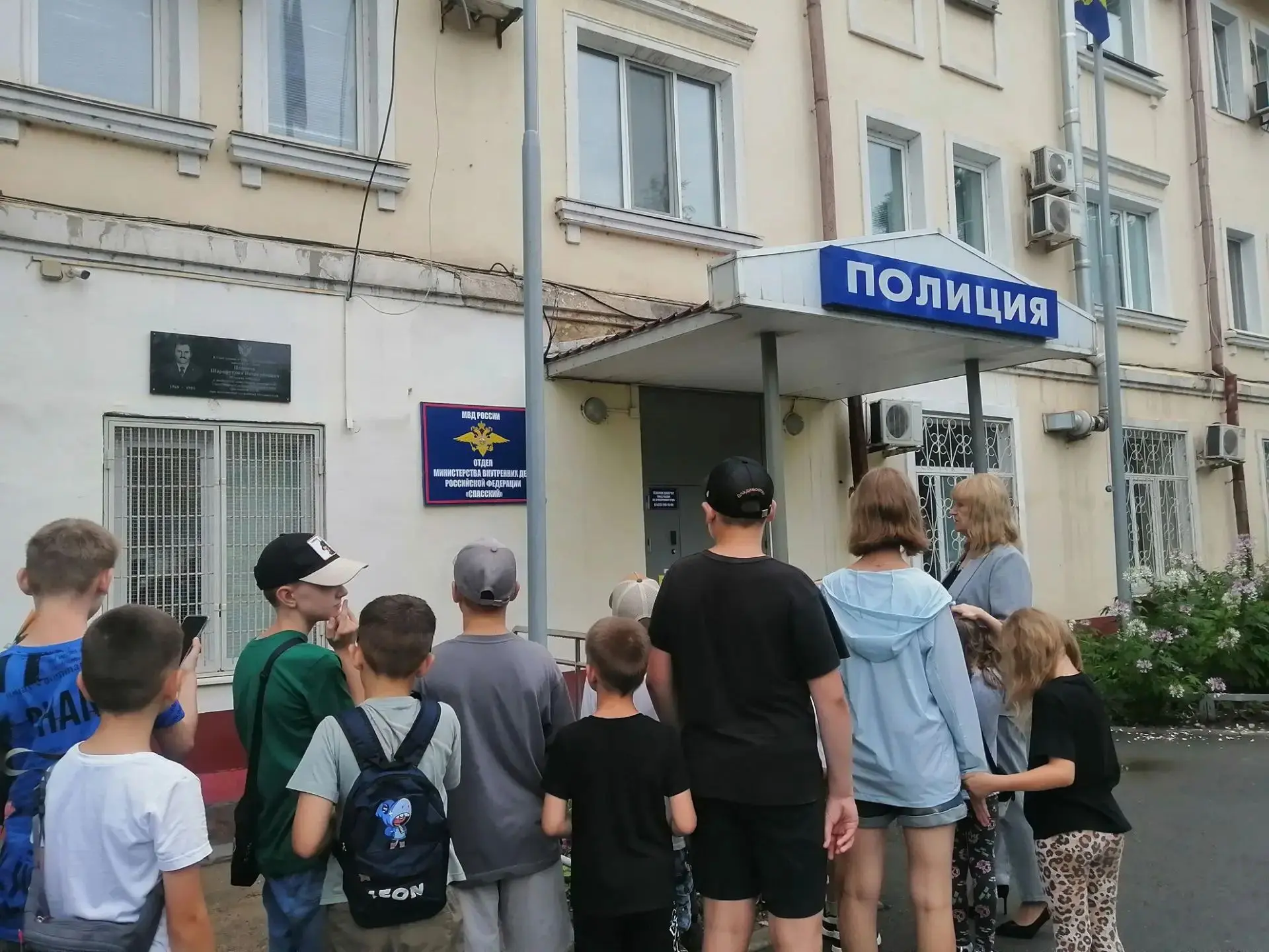 «Мы прикоснулись к истории и профессии» 🕯️👮‍♀️

В нашем пришкольном лагере продолжается тёплое и о