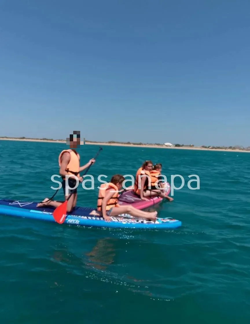 Снова отжимной ветер. Снова — людей на САПах уносит в море…