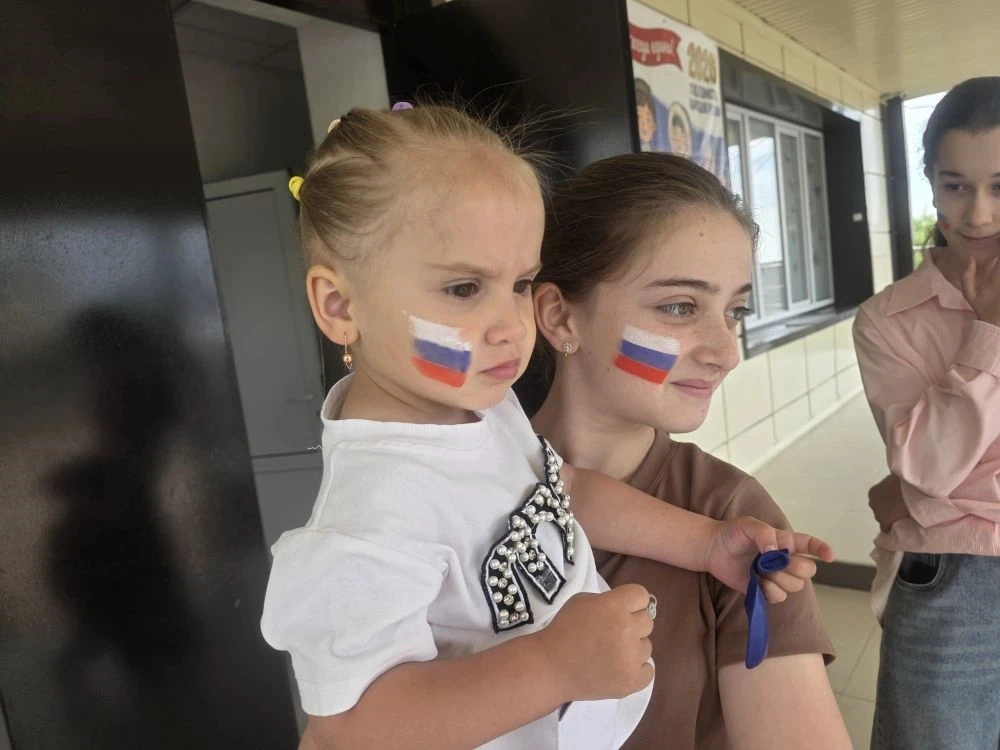 🇷🇺 С Днём России!🇷🇺 
Пусть в каждом доме будут мир, согласие, детский смех и уверенность в завтр