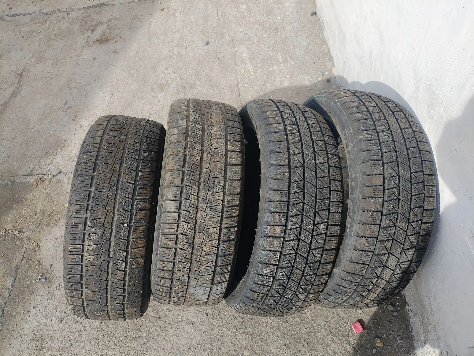 Продам зимние шины 215 55 17 цена 10 тыс тел 89016757856