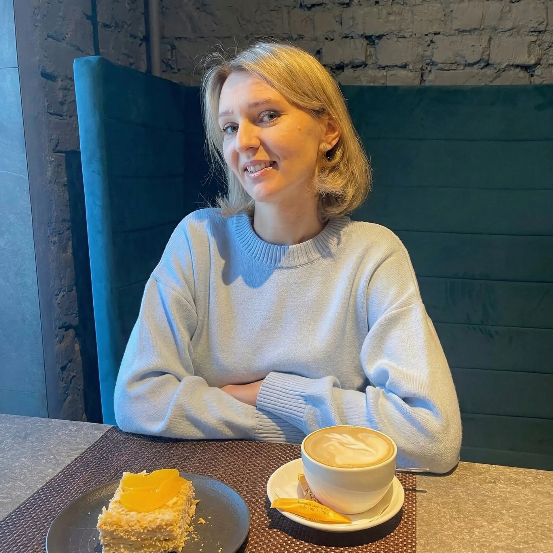 Кофе, который исправит сутулость ☕️  Всё просто: включаете ребёнку видео, завариваете кофе и листает