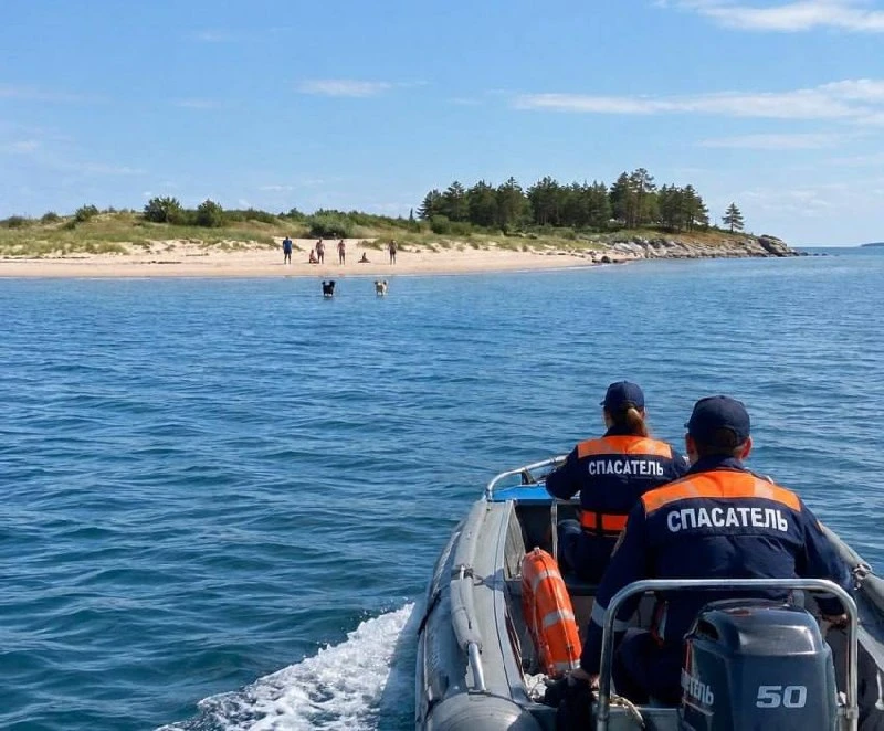 🚤 На Тракторном спасли мужчину, выпавшего из лодки