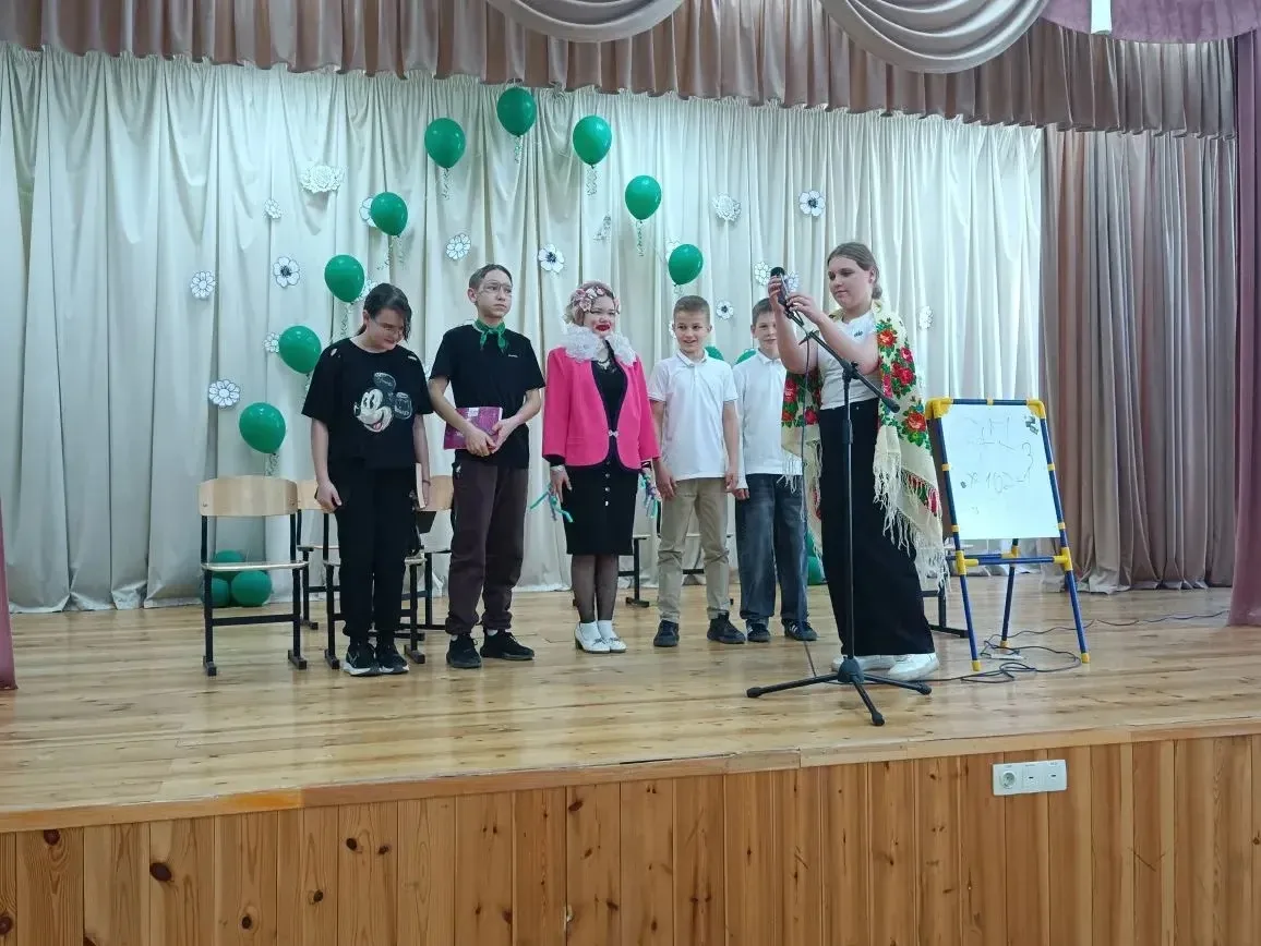 В МБОУ СОШ с. Тербуны закрылась весенняя смена пришкольного лагеря «Маленькая страна».  Дети активно