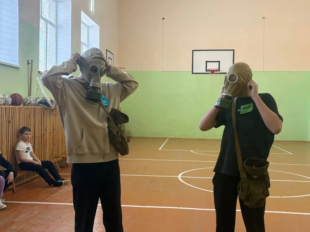 🪖 В нашей школе прошёл школьный этап военно‑патриотической игры "Зарница 2.0"

✅Командиры вели, пол