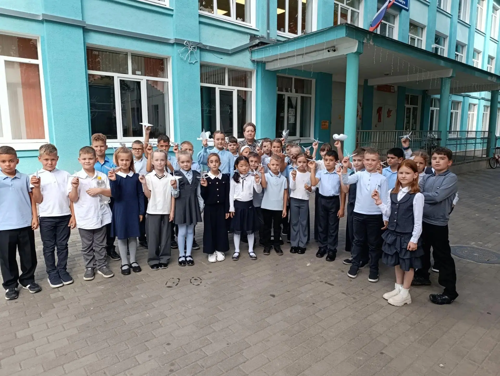 🕊Сегодня в нашей школе прошла акция «Память защищает».