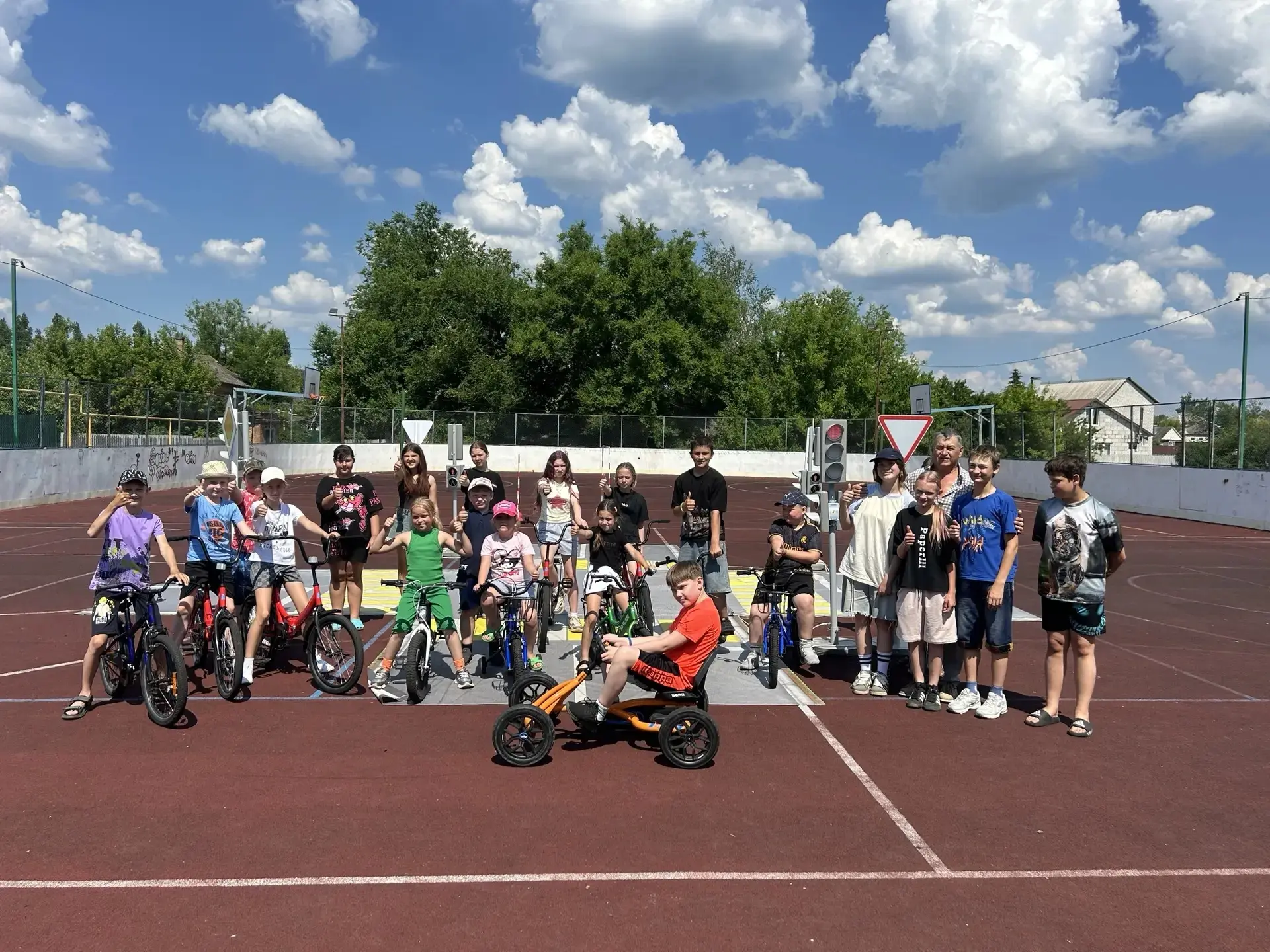 ☀☀☀👧🧒В преддверии праздника наши педагоги посетили соседний Верхнехавский район пришкольный лагерь