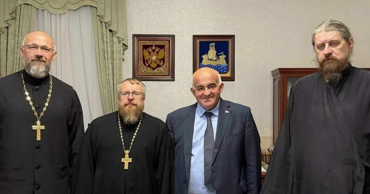 БЛАГОДАРНОСТЬ ОТ ГУБЕРНАТОРА 
ЗА ПАСТЫРСКИЙ ТРУД 

В минувшую пятницу губернатор  С. К.  Ситников вс