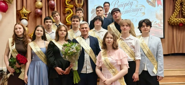 ФОТОМАРАФОН: ПОСЛЕДНИЙ ЗВОНОК  🎉 Пролетели школьные годы — впереди долгий и взрослый путь, важные ре
