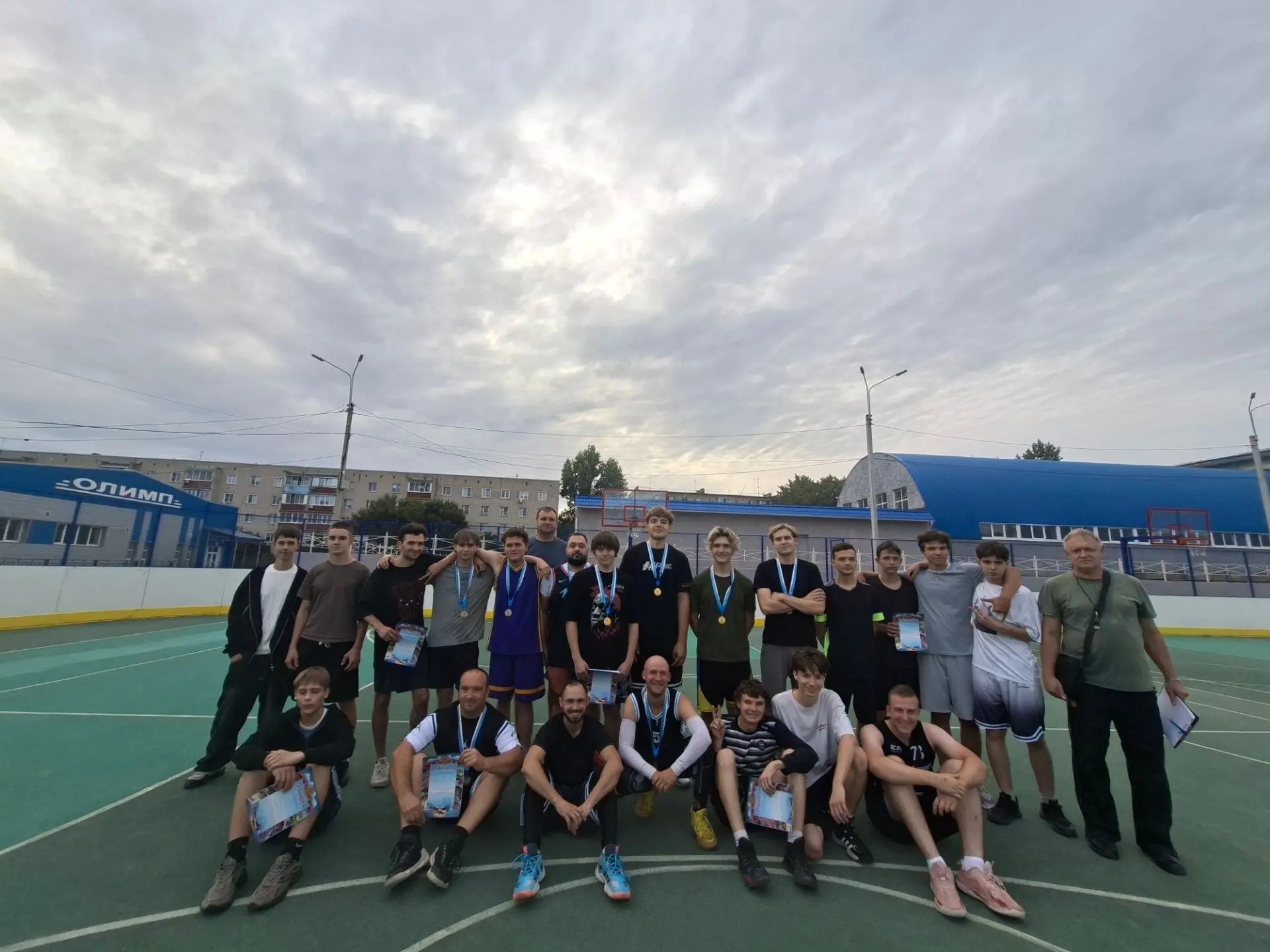 🏀В честь Дня города в нашем городе прошел турнир по стритболу. На площадке встретились...