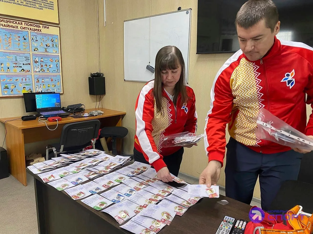 Сотрудники «Ямалспаса» получили знаки ГТО  Личный состав Ноябрьского поисково-спасательного отряда Г