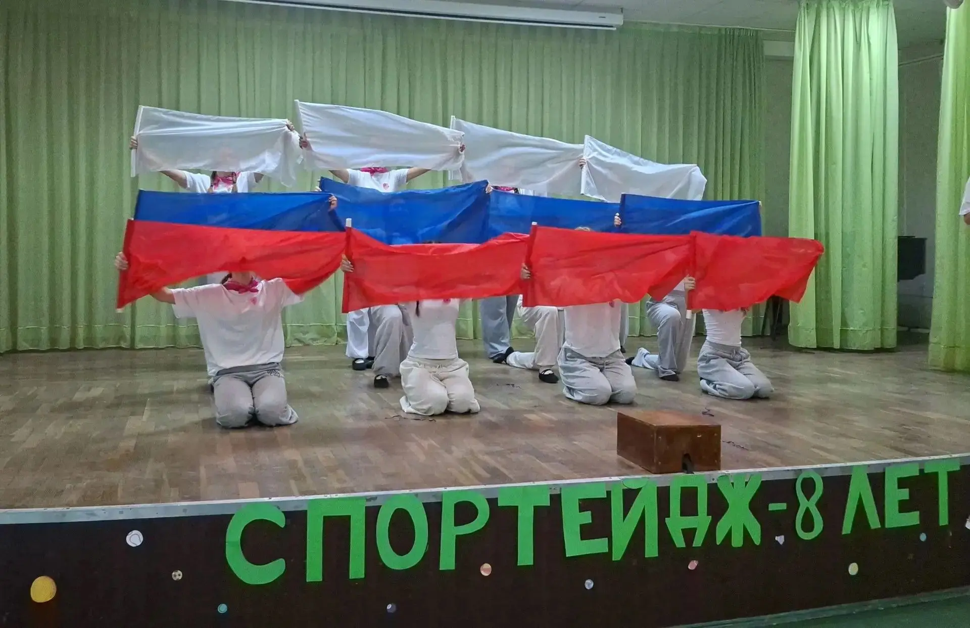 Туристический привал: сцена, полная энергии, спорта и вдохновения!