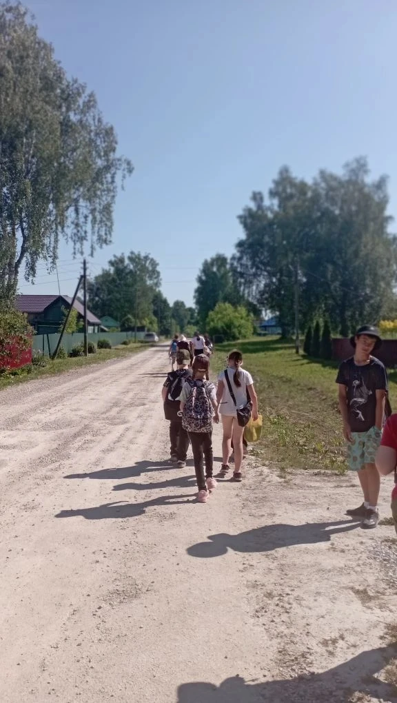 «Родничок» на связи с привала! 🎒

Целый день — на ногах и на свежем воздухе! Сегодня наши ребята от