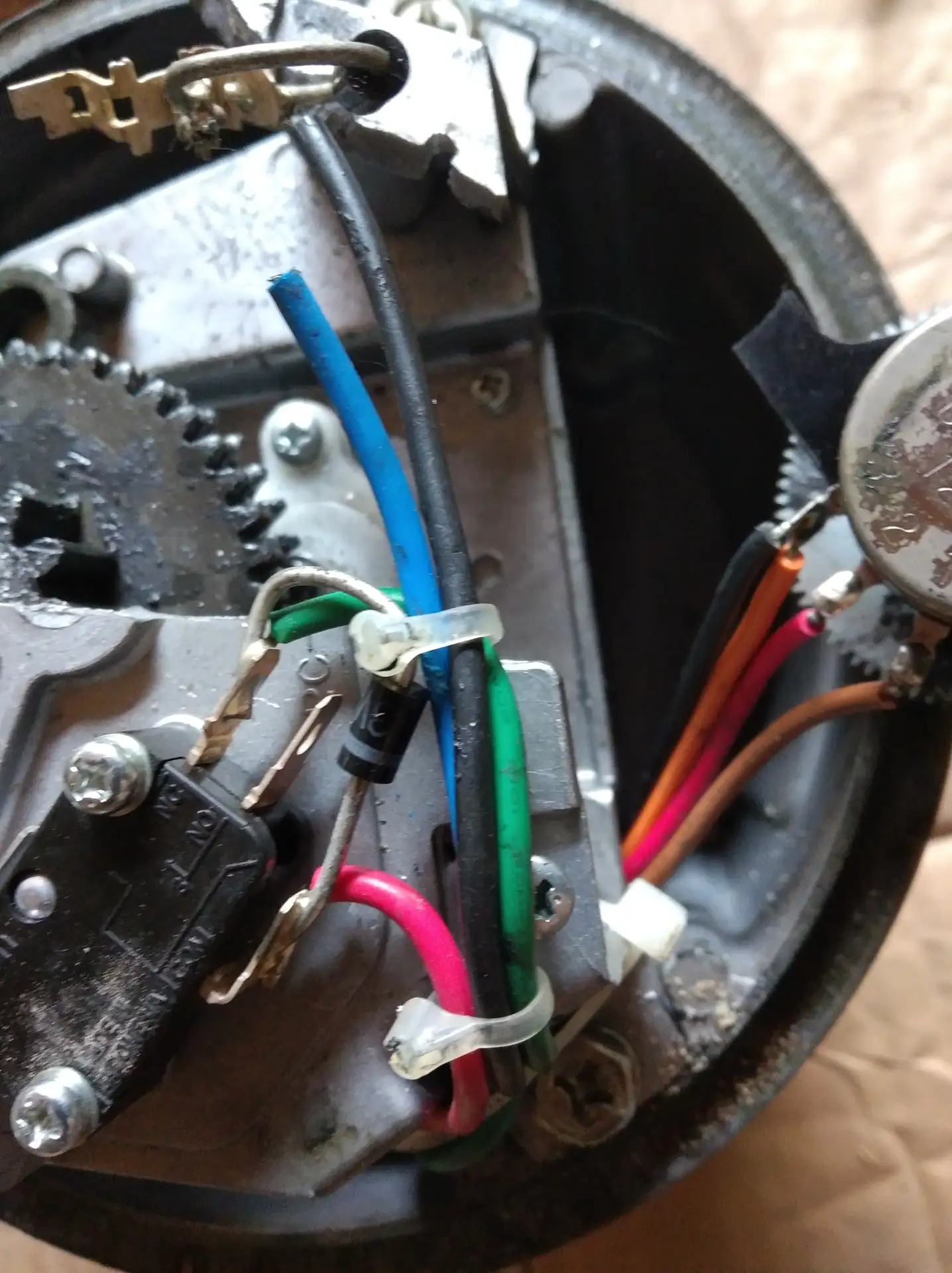 #Куплю #РФ Нерабочие редуктора поворотных устройств Yaesu.  Предложения на почту  ft897...