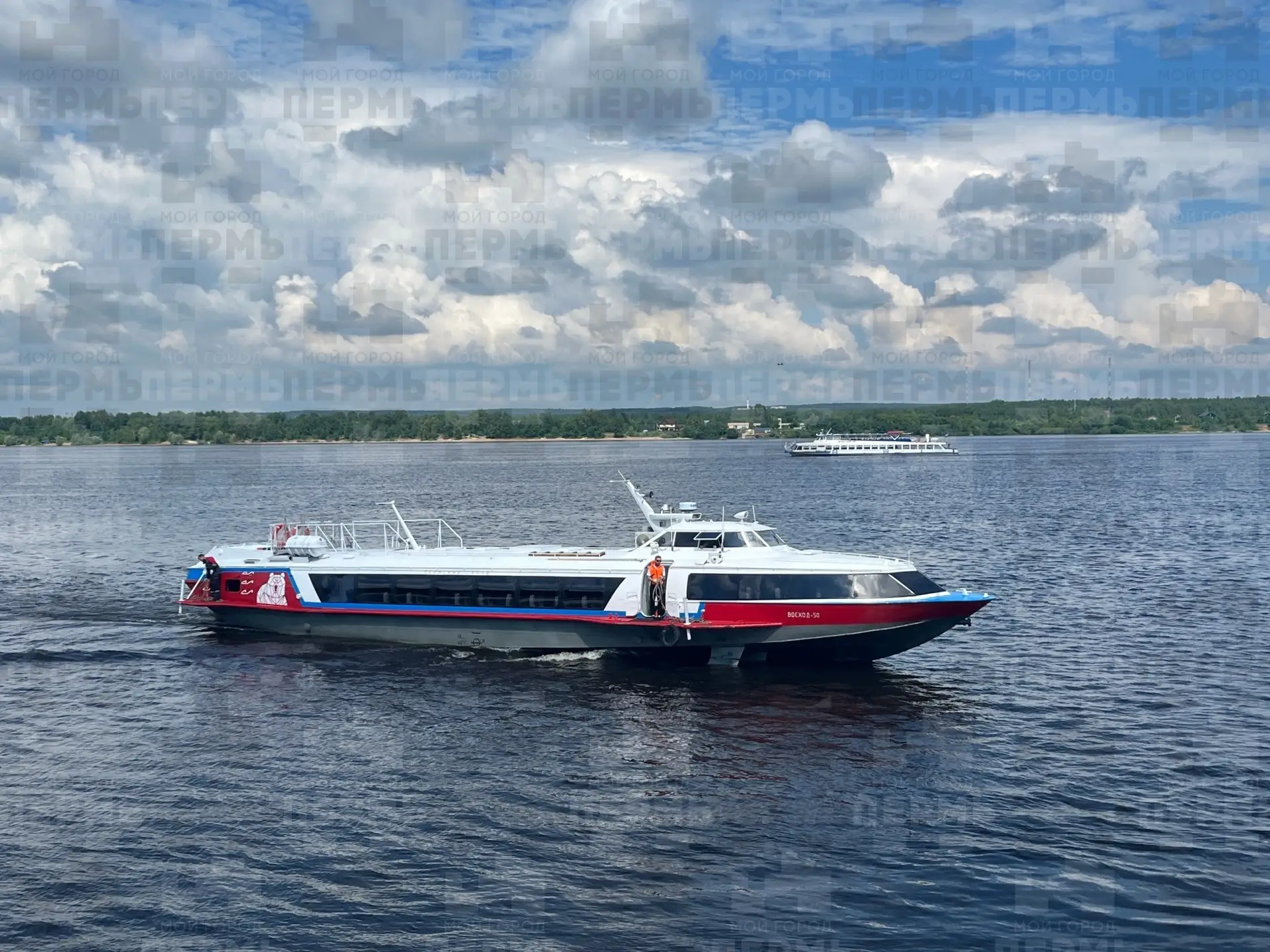 ФОТОФАКТ: «Восход-50» вернулся в Пермь 🚢
⠀
Скоростное судно на подводных крыльях снова мчит по Каме